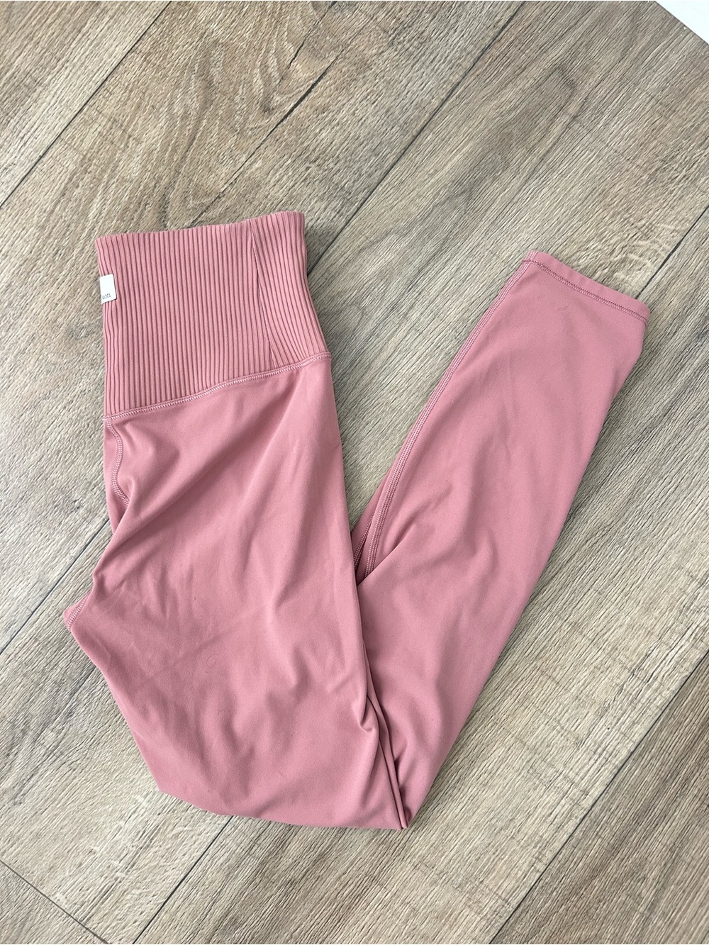 Vuori Ribbed-Waist Leggings in Dusty Rose